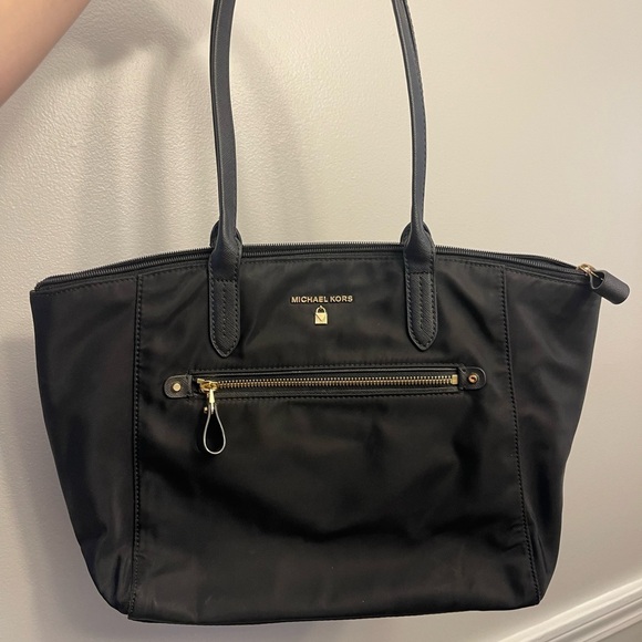 Michael Kors Handbags - Michael kors purse